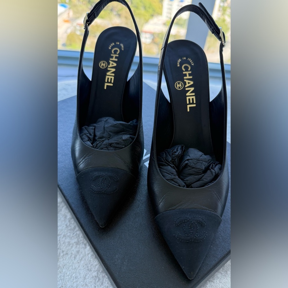 Chanel Black Leather Slingback Pumps Pointed Cap Toe CC